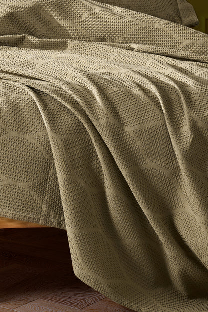%100 pamuk Oeko-Tex® kumaştan üretilmiş Şaheser Vera jakarlı 3 parça yatak örtüsü seti
